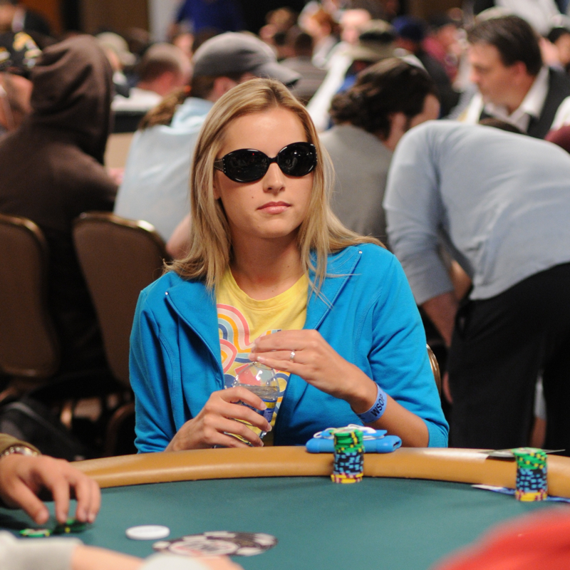 Cute Girl Playing In Event No. 7 $1500 NLH